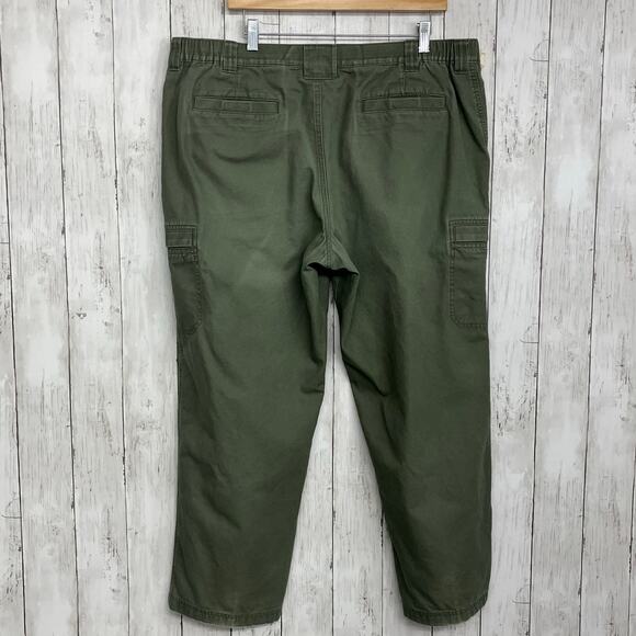 L.L. Bean Green Chino Khaki Cargo Utility Straight Leg Short Cotton Pants 40 - Picture 2 of 12